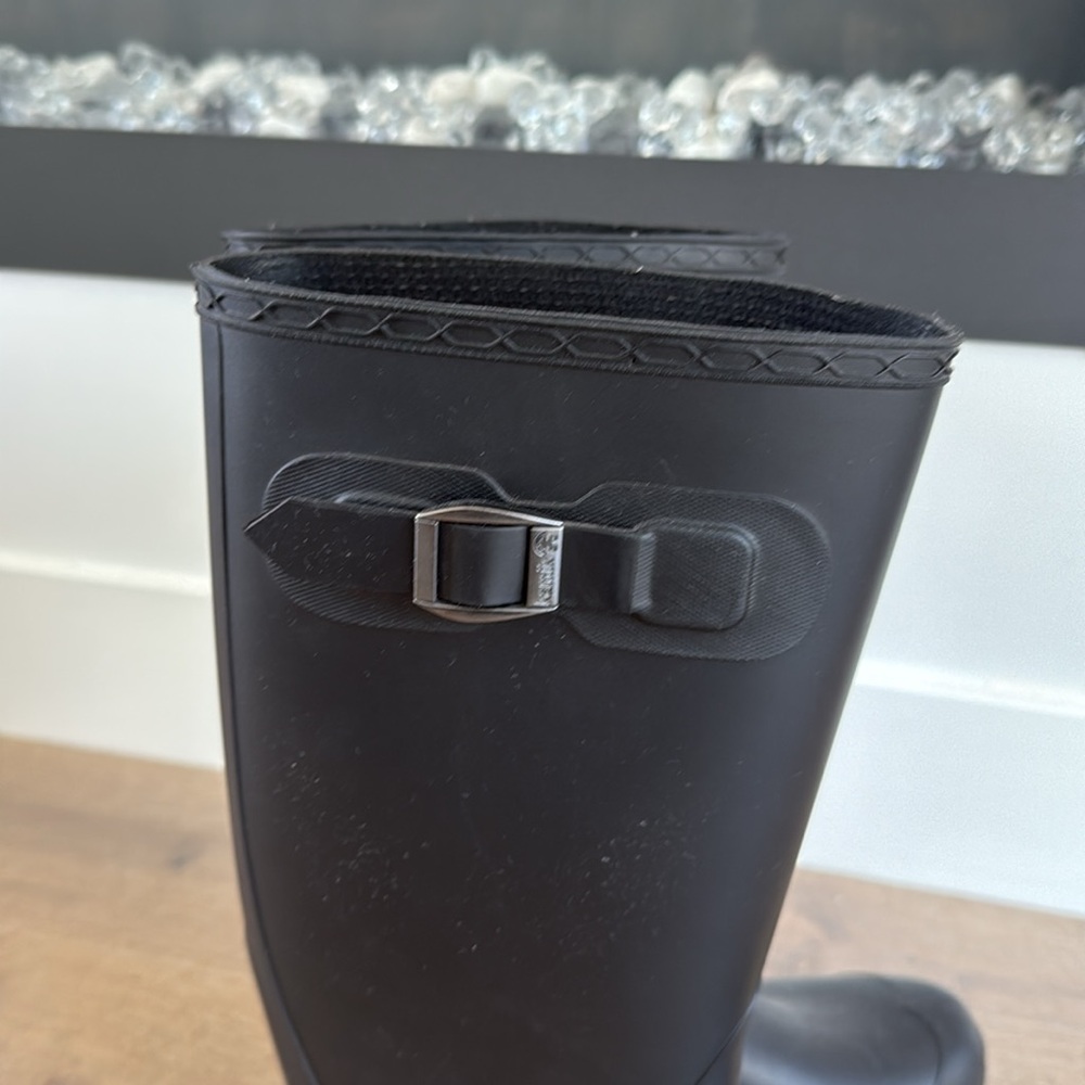 Kamik black rubber rain boots. Size 9 (runs small). Excellent condition. - Picture 4 of 6
